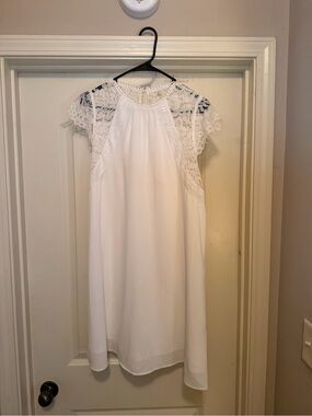 eesome White Lace Yoke Sleeveless Shift Dress